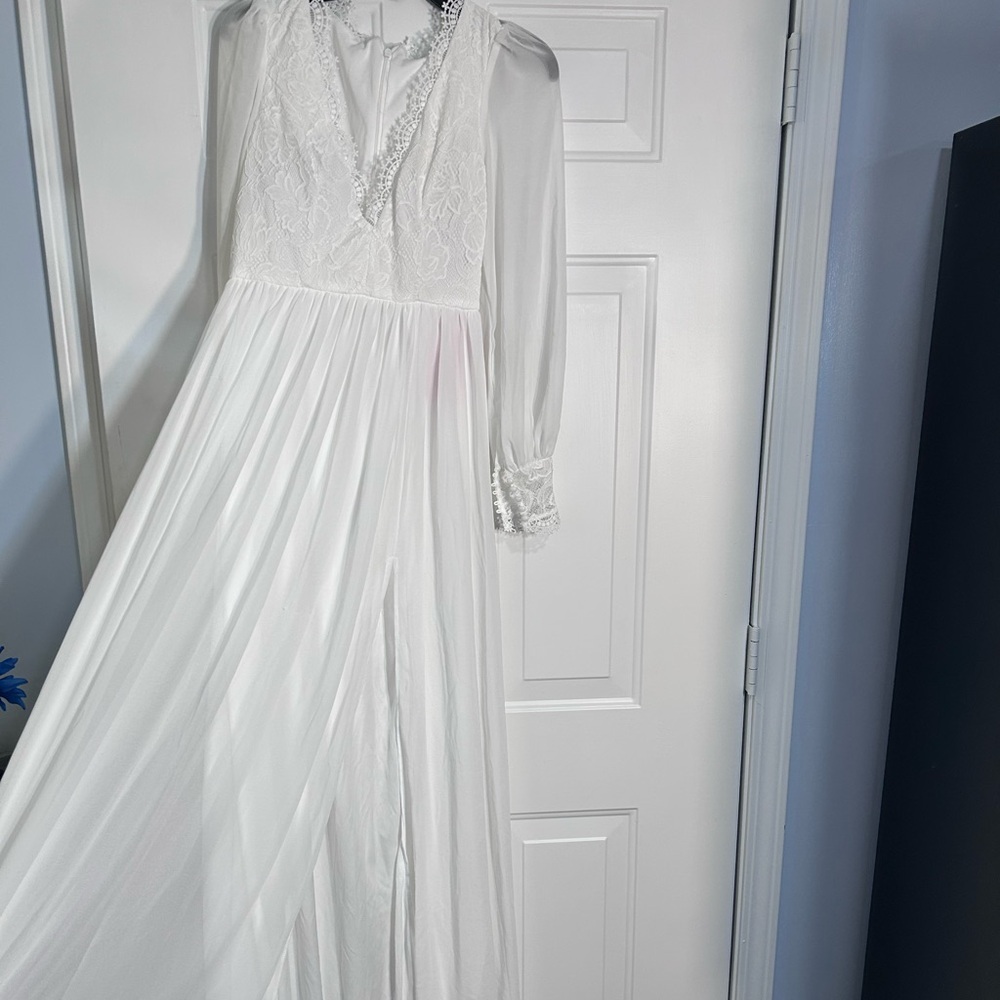 NWT white XSMALL dress. Does have stretch in waist -will stretch up to a 32 in